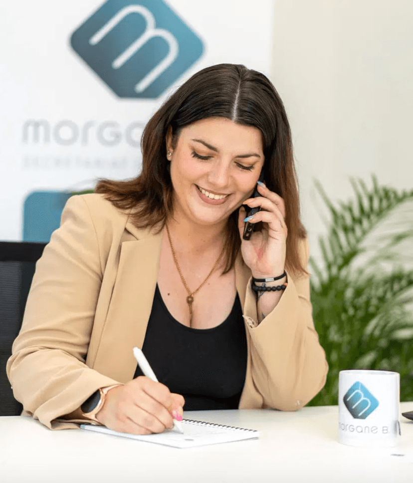 Morgane B. au téléphone